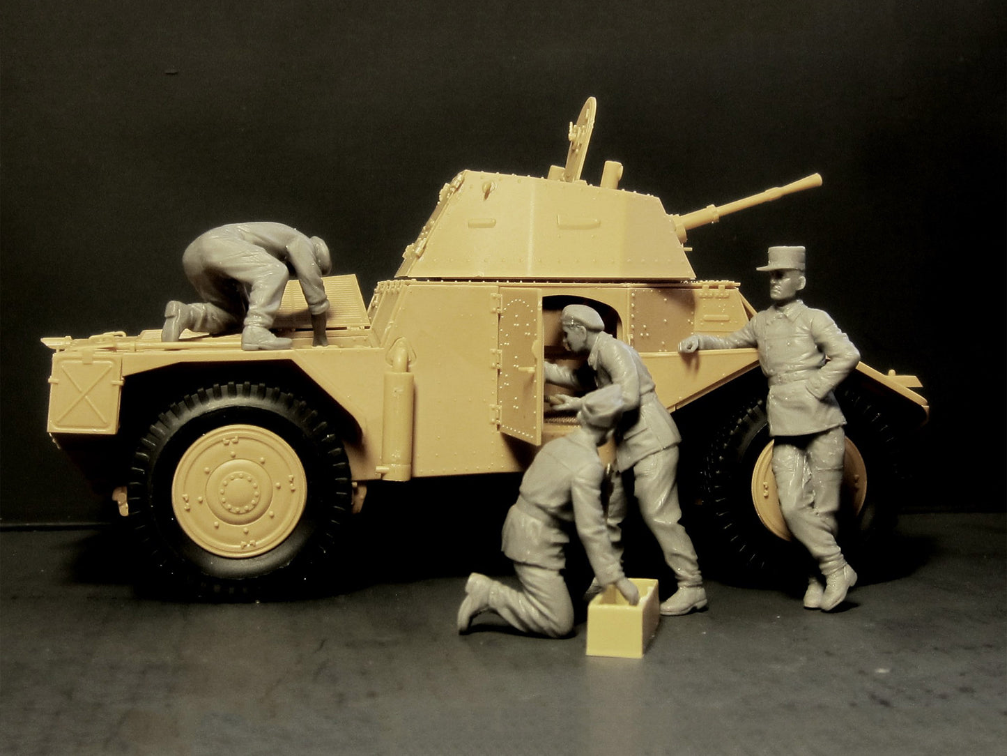 ICM 1:35 French Armoured Vehicle Crew (1940)