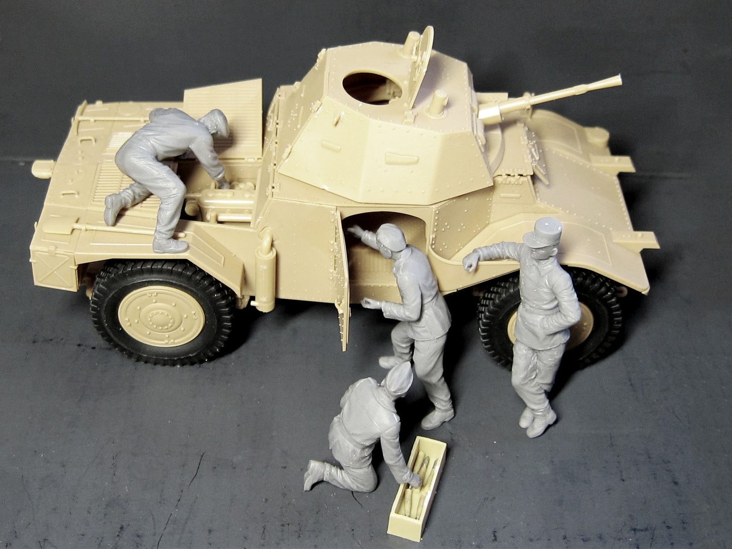 ICM 1:35 French Armoured Vehicle Crew (1940)