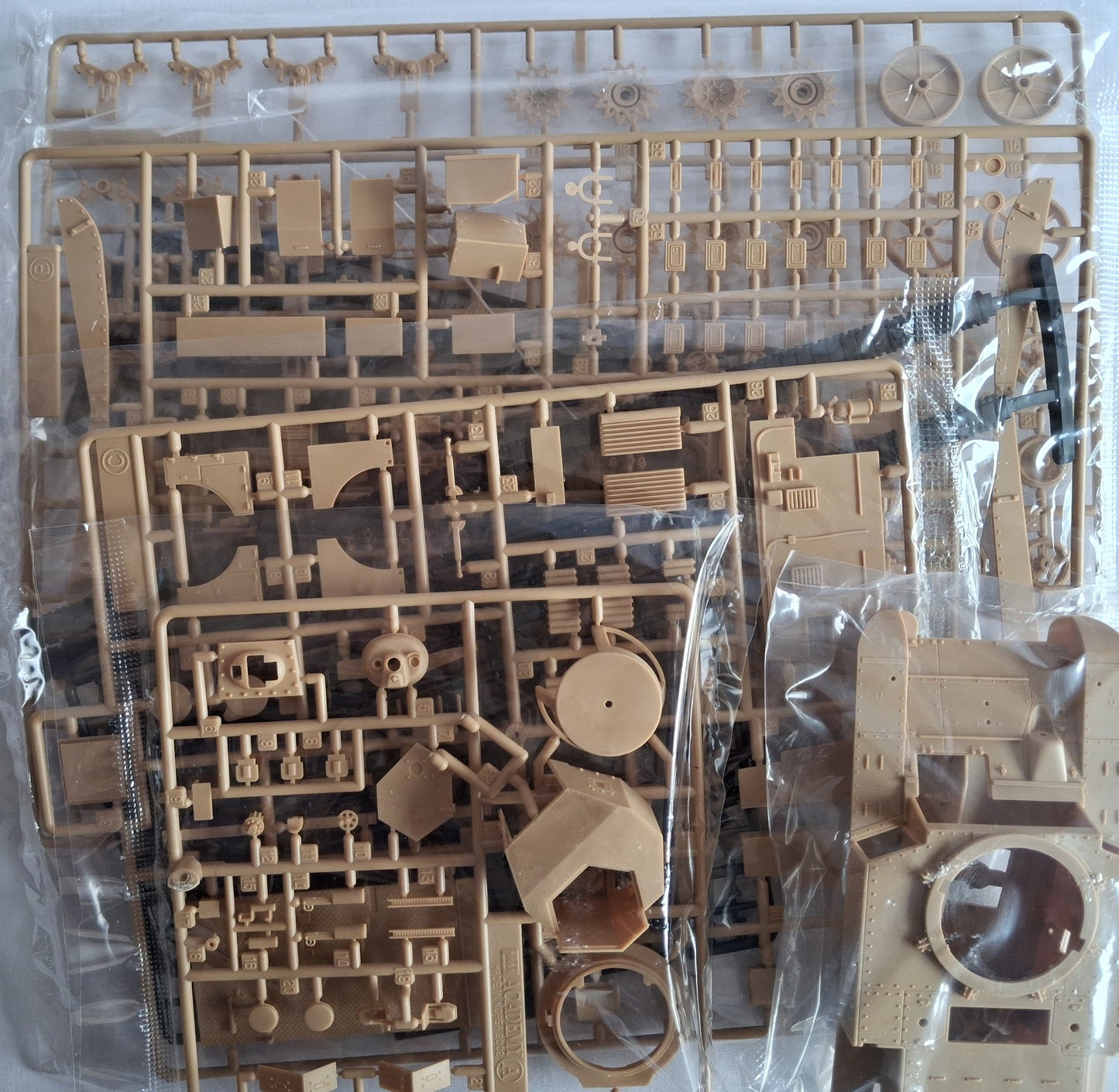 Academy 1:35 M3 Stuart 'Honey' (2010)