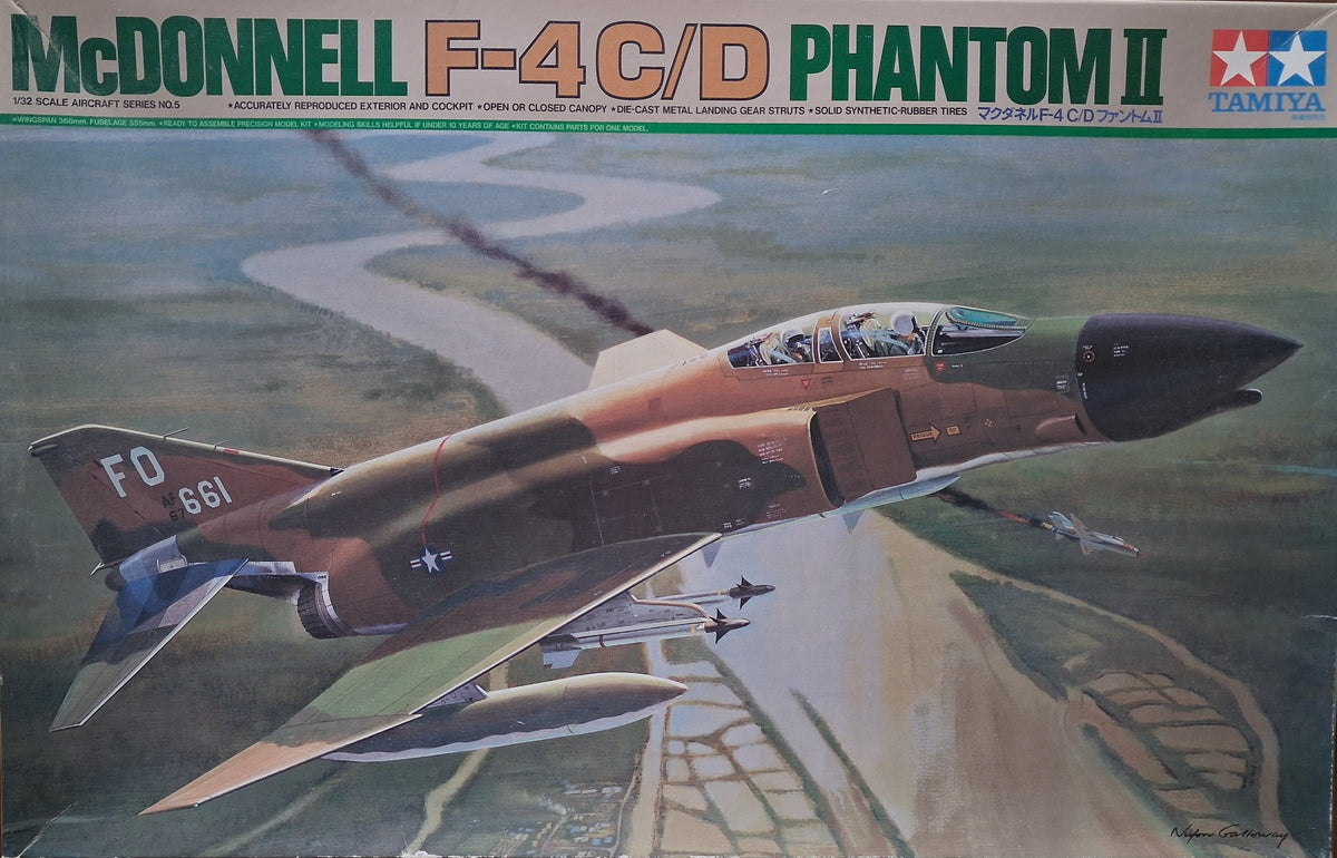 Tamiya 1:32 McDonnell F-4C/D Phantom II (1995)