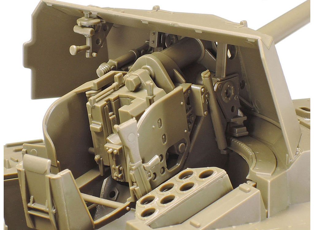 Tamiya 1:35 British Self-Propelled Anti-Tank Gun Archer with 3 Figures