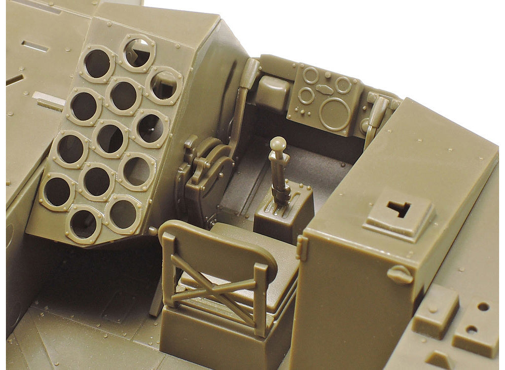 Tamiya 1:35 British Self-Propelled Anti-Tank Gun Archer with 3 Figures