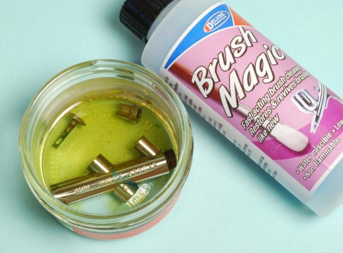 Deluxe Materials Brush Magic 125ml