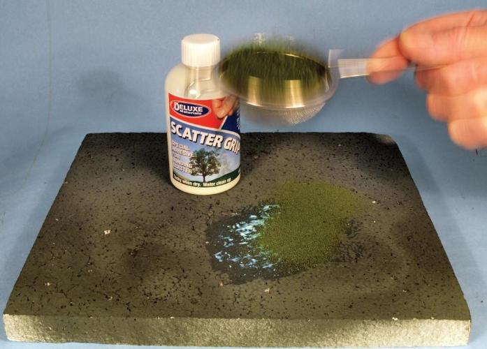 Deluxe Materials Scatter Grip Glue