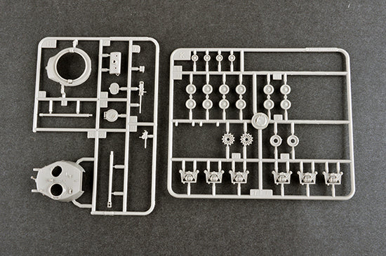 Trumpeter 1:72 US M4A3E8 with 105mm M4 Model Kit