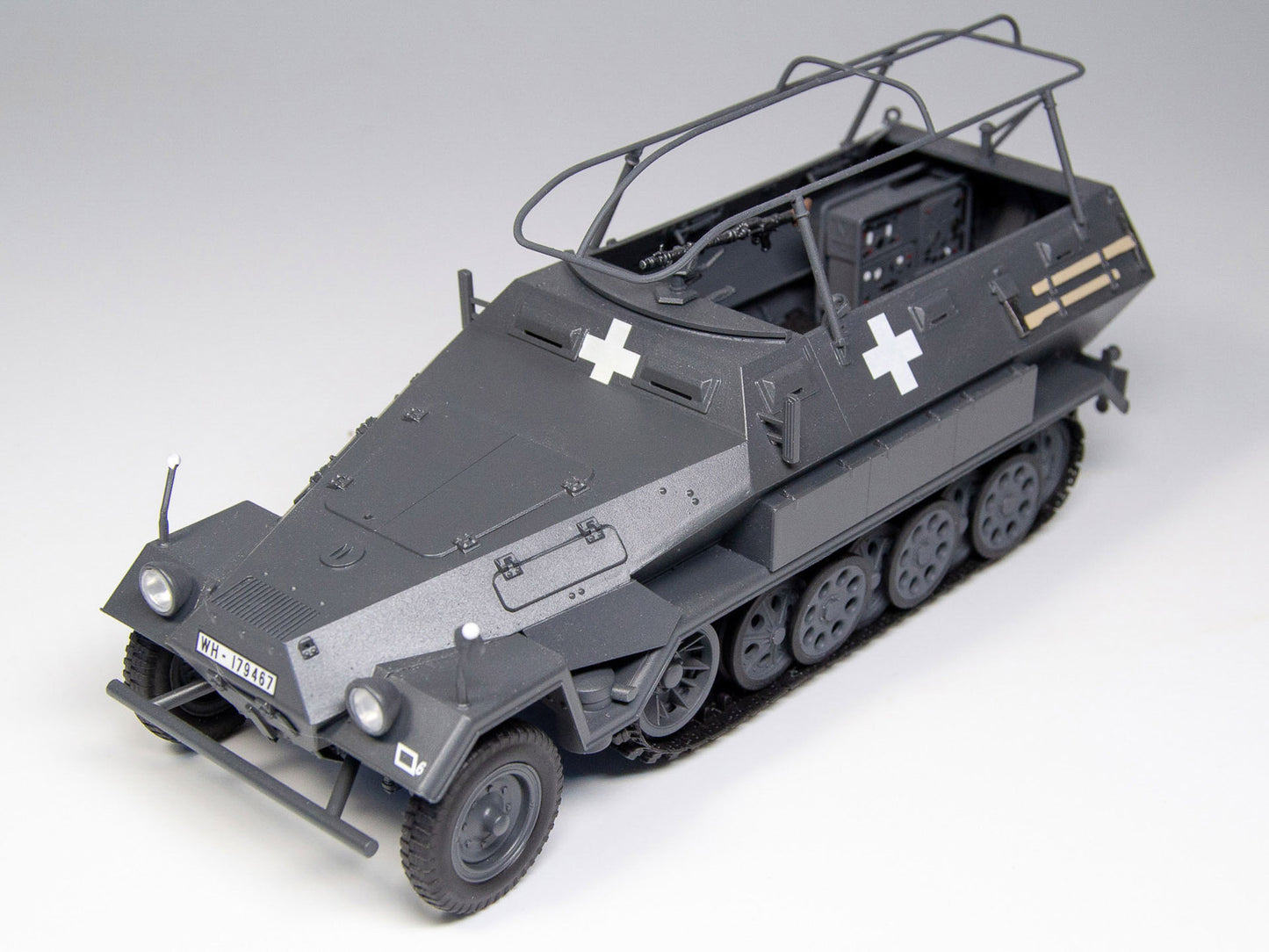 ICM 1:35 Sd.Kfz.25 1/6 Ausf.A WWII German Armoured Command Vehicle