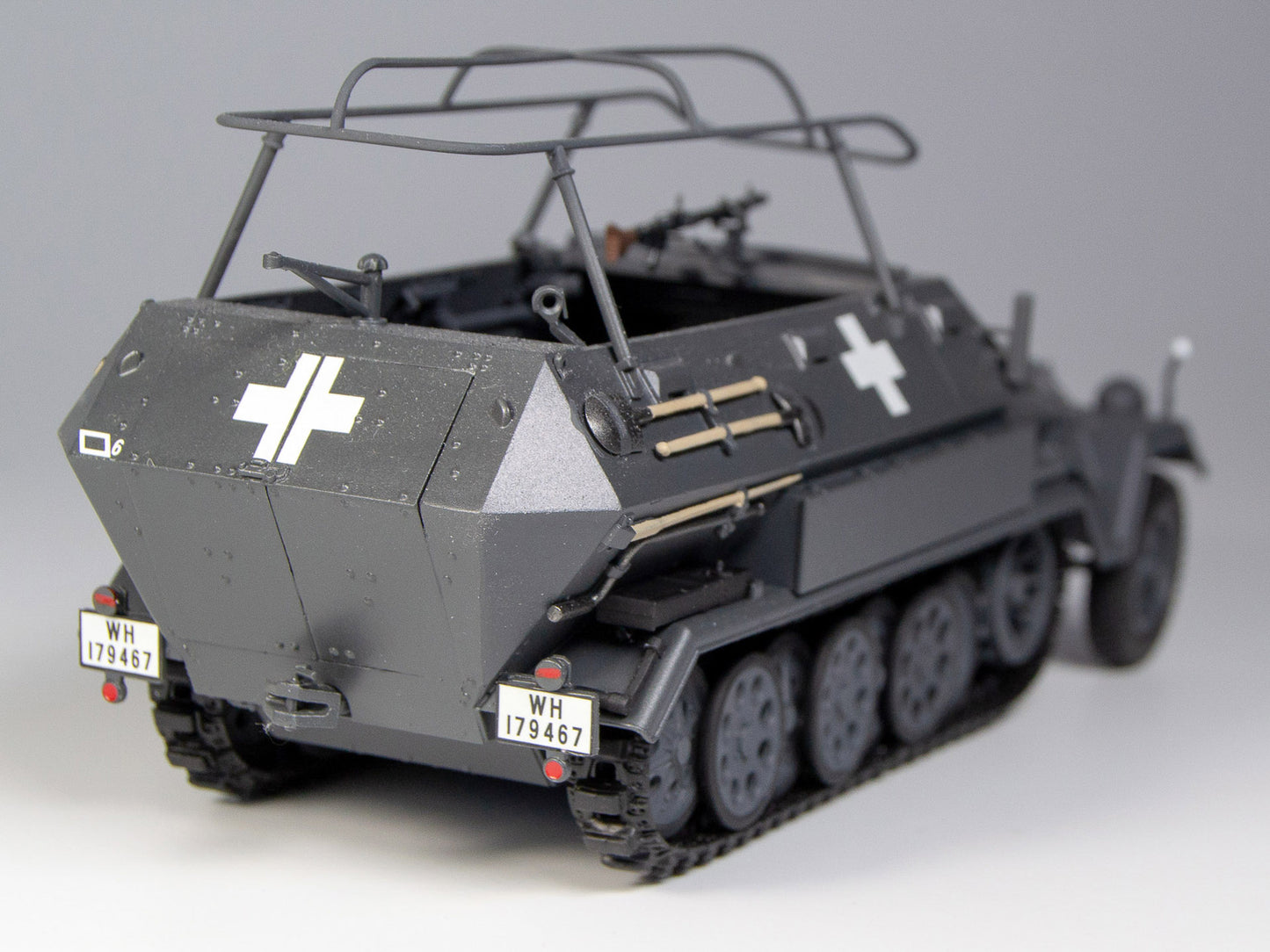ICM 1:35 Sd.Kfz.25 1/6 Ausf.A WWII German Armoured Command Vehicle