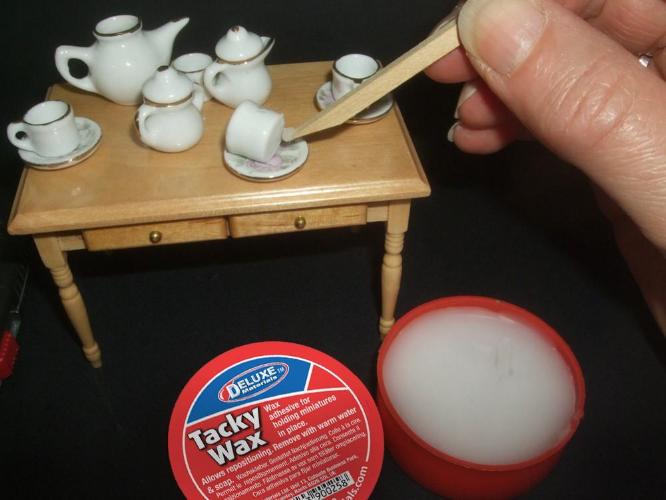 Deluxe Materials Tacky Wax 28g