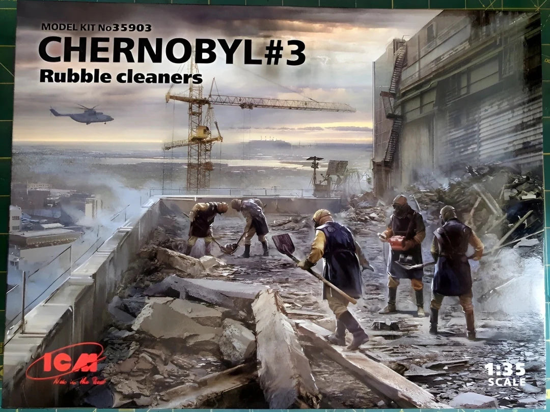 ICM 1:35 Chernobyl #3 Rubble Cleaners
