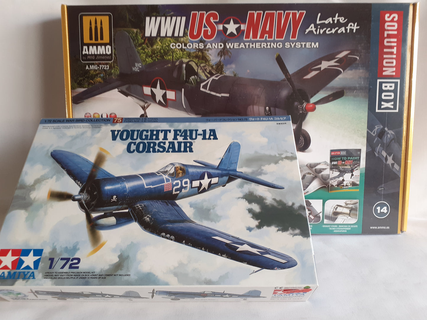 Tamiya 1:72 Vought F4U-1A Corsair with Ammo Mig Solution Box