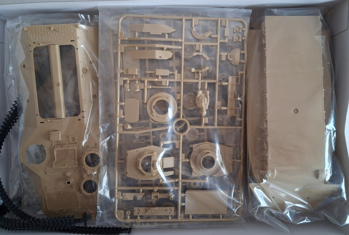 Tamiya 1:35 US AAVP7A1 W/UGWS (1992)