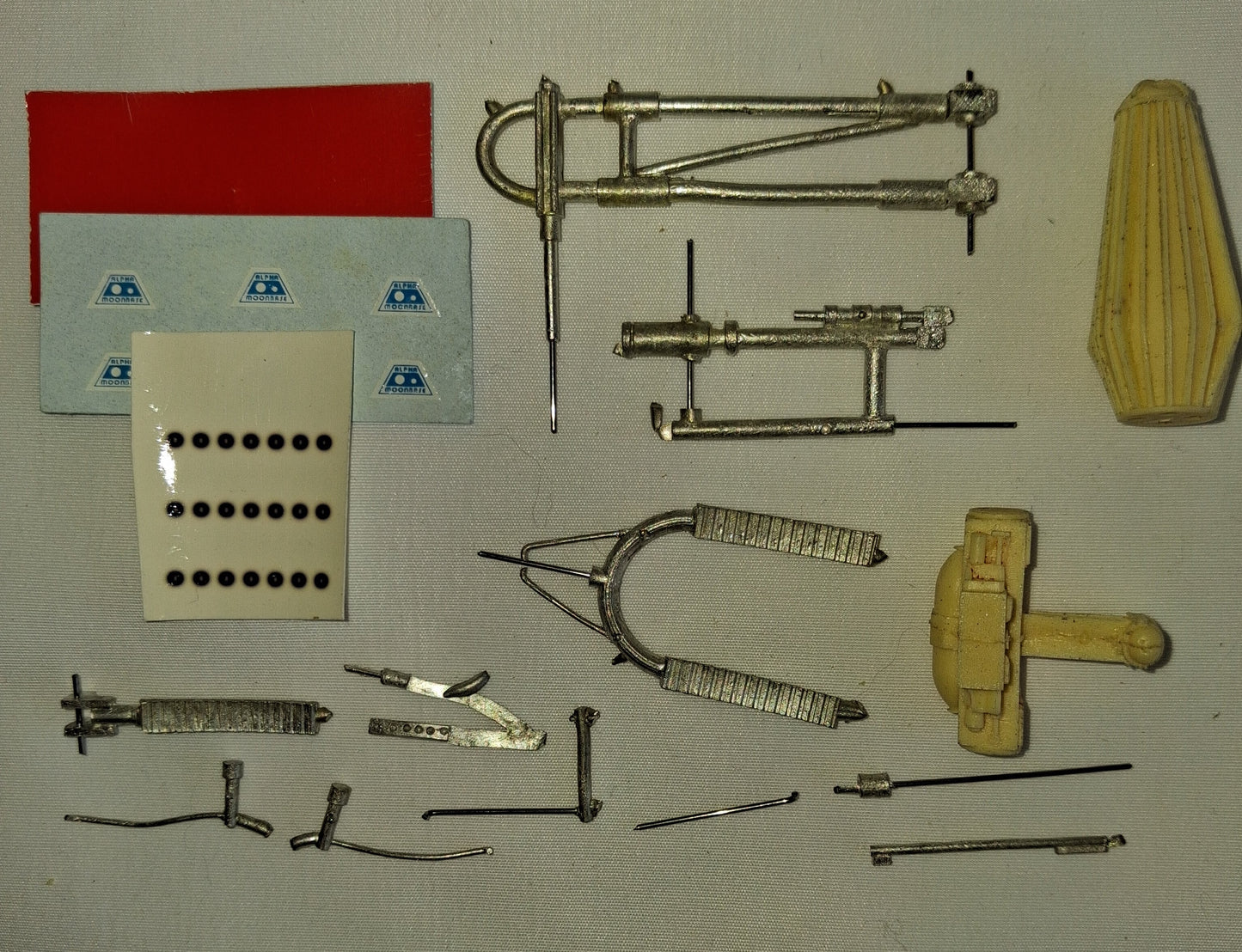 WARP 1:72 Space 1999 Eagle w. Hydraulic Arm + Refuelling Pod