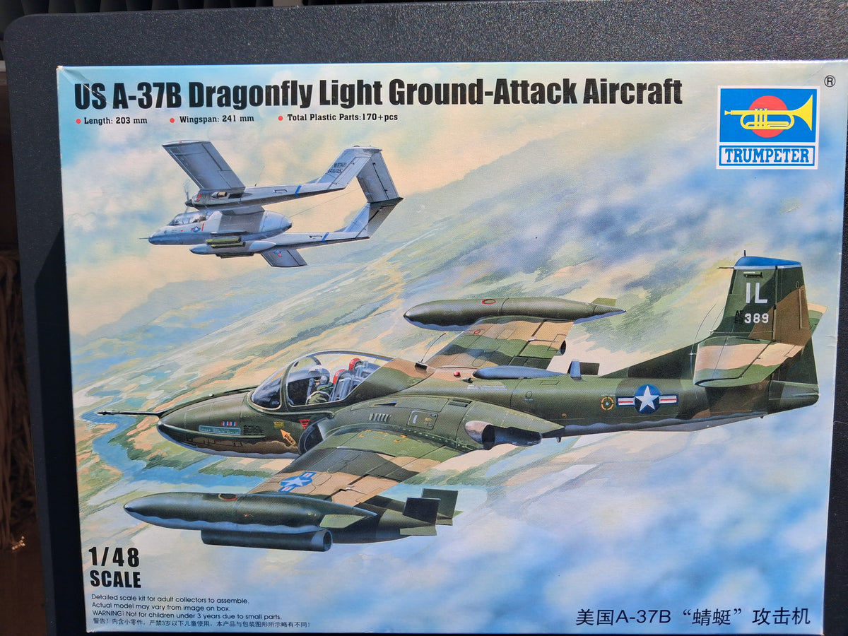Trumpeter 1:48 US A-37B Dragonfly Light Ground-Attack Aircraft