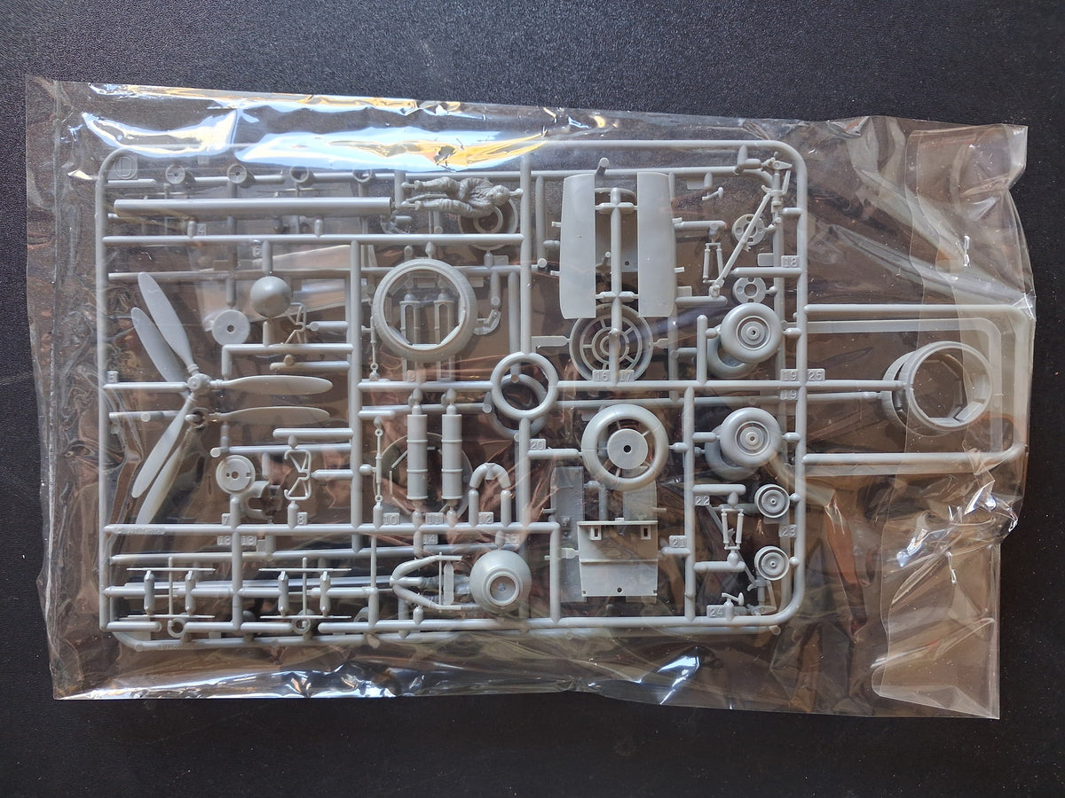 Tamiya 1:48 Heinkel He219 A-7 UHU (1997)