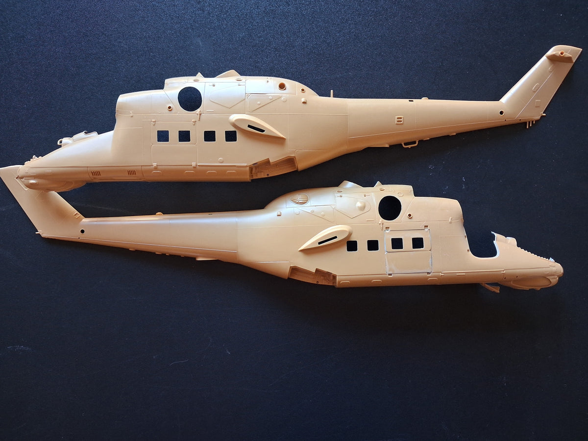 Monogram 1:48 MiL-24 Hind Gunship (1987)