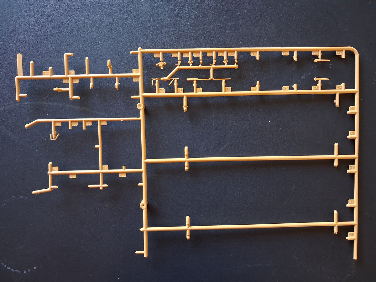 Monogram 1:48 MiL-24 Hind Gunship (1987)