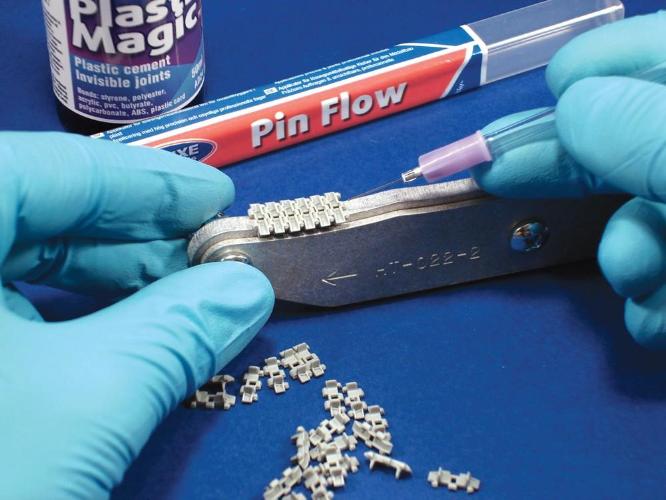 Deluxe Materials Pin Flow - Solvent Glue Dispenser